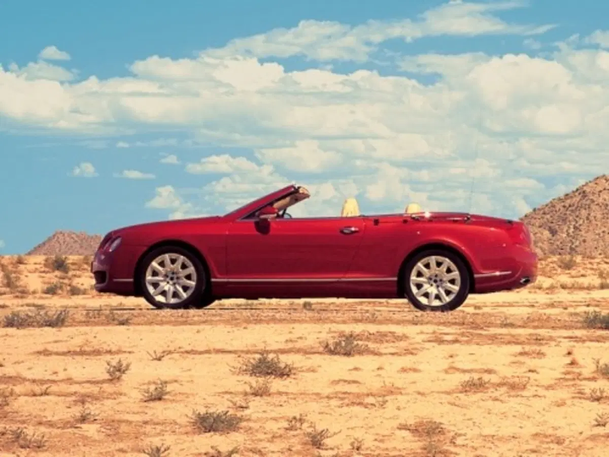 Bentley Continental GTC (9)