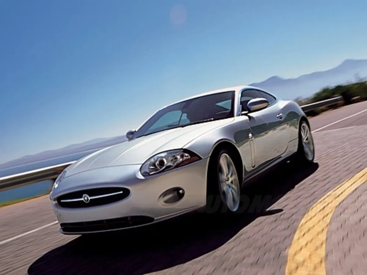 Jaguar XK Coupè (8)