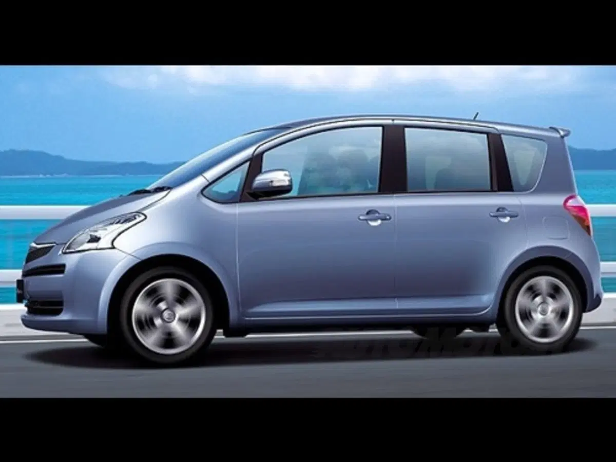 Toyota nuova Yaris Verso? (2)