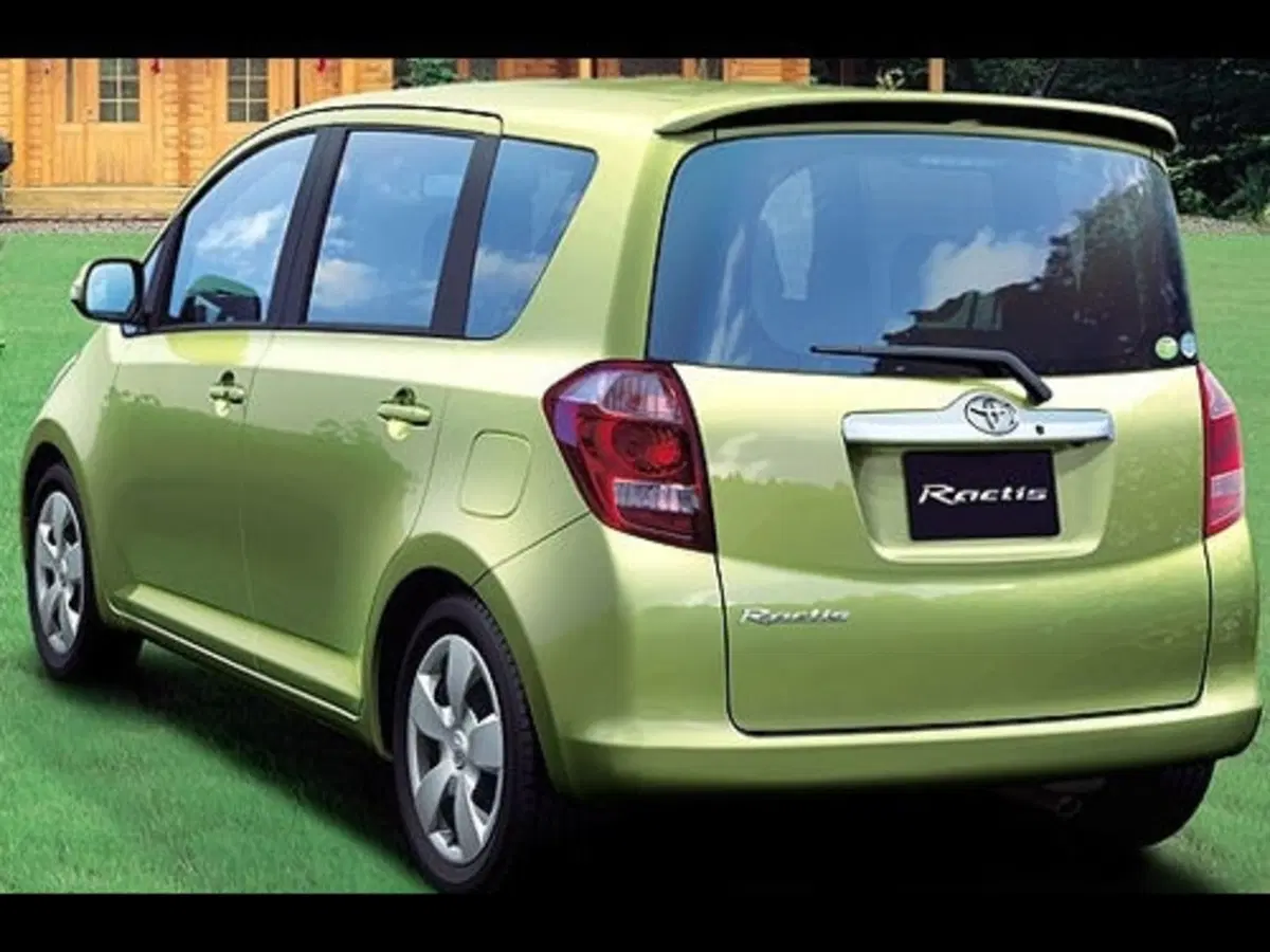 Toyota nuova Yaris Verso? (3)