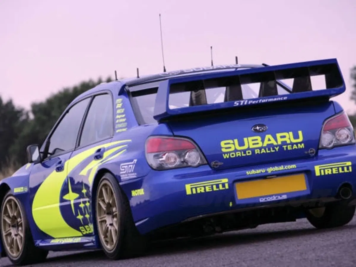 Valentino Rossi in Subaru (8)