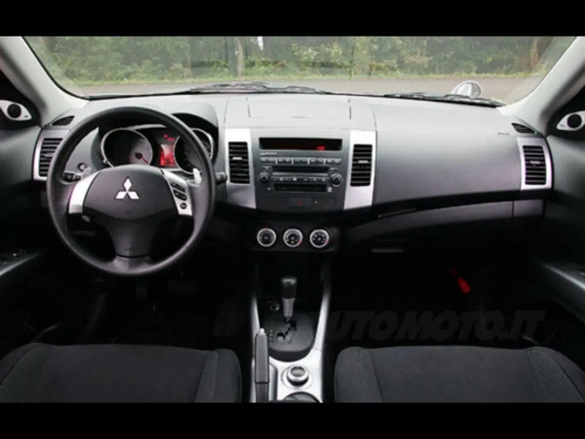 Mitsubishi new Outlander (8)
