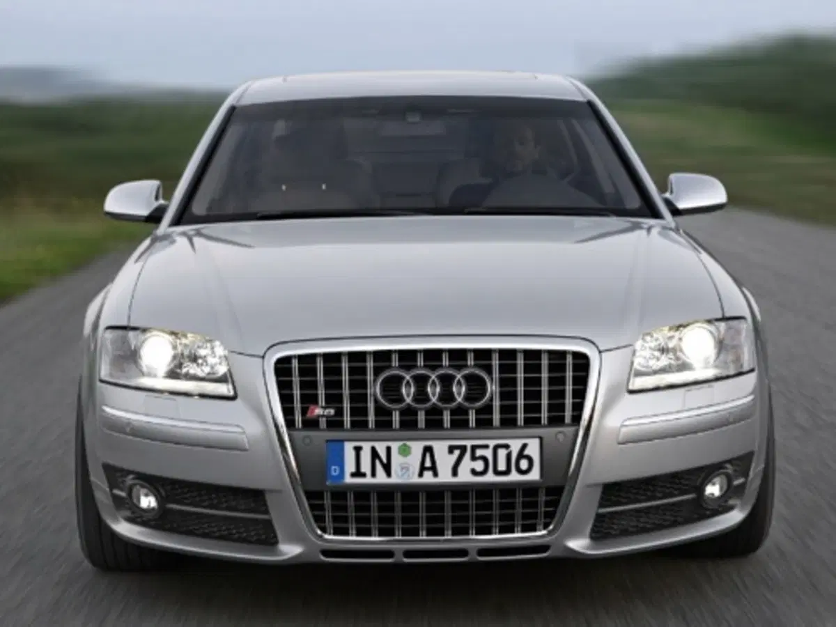 Audi S8 (2)