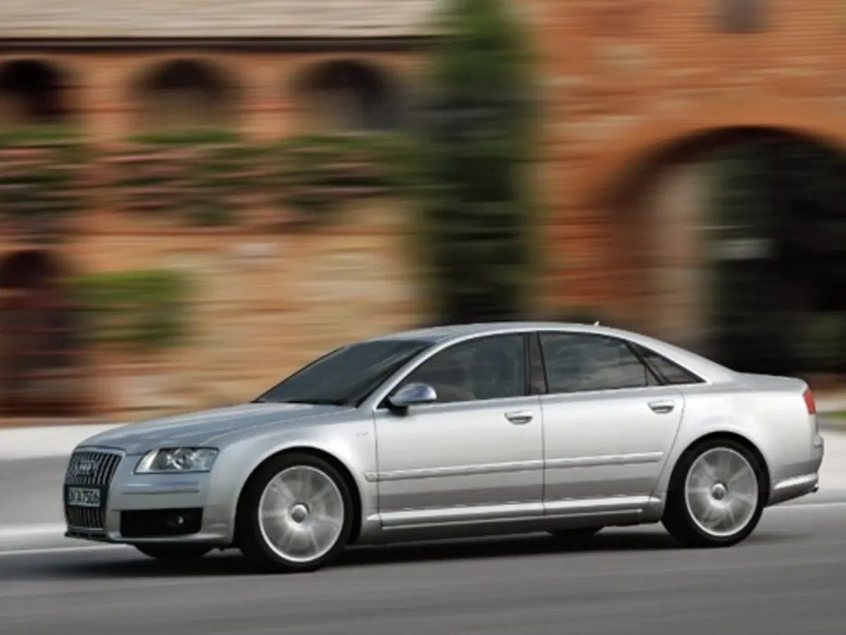 Audi S8 (3)