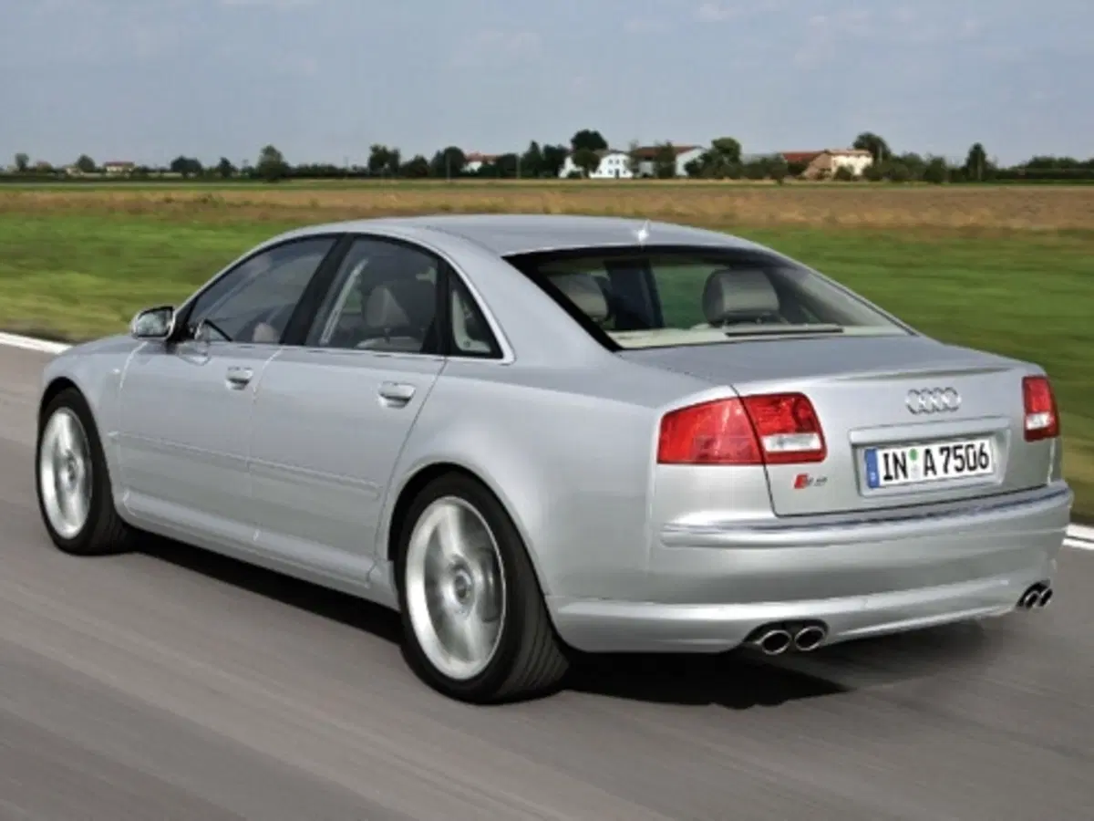 Audi S8 (4)