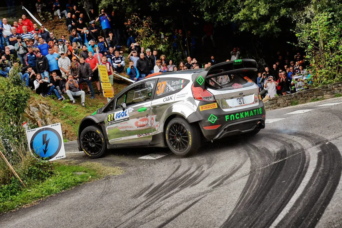 WRC16 Francia. Vince Ogier (VW Polo R)! (10)