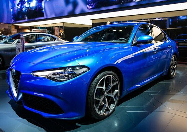 Alfa Romeo Giulia Veloce vs. Audi S4: il confronto al Salone di Parigi [Video]