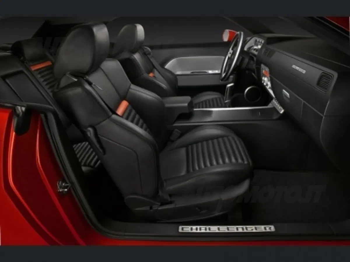 Dodge Challenger SRT-8 (2)