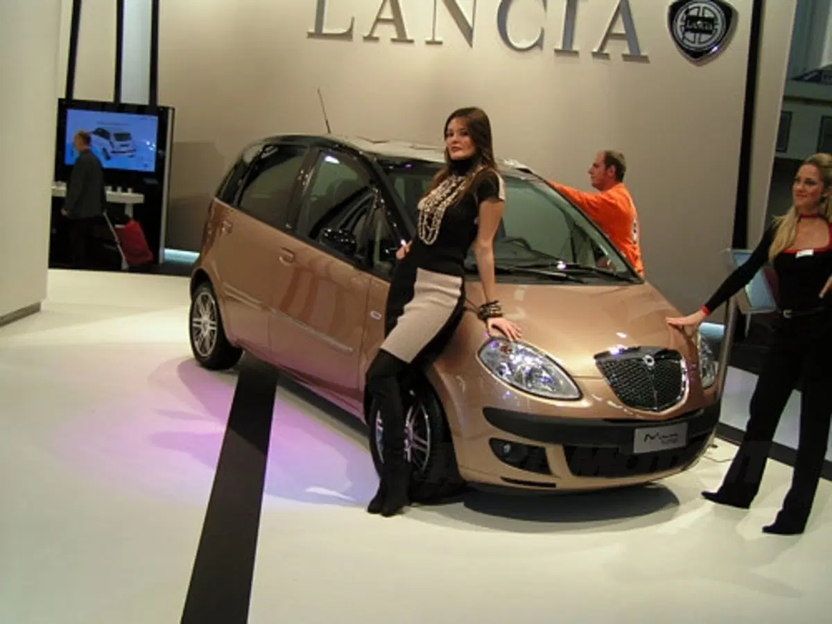 Non solo motori: le Girls del Motor Show 2005 (2)