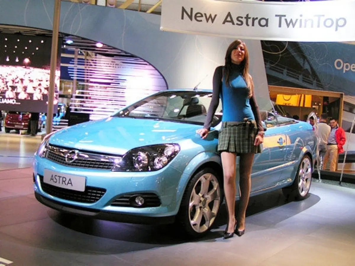 Non solo motori: le Girls del Motor Show 2005 (12)