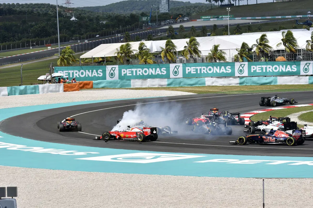 F1, Gp Malesia 2016: vince Ricciardo (16)