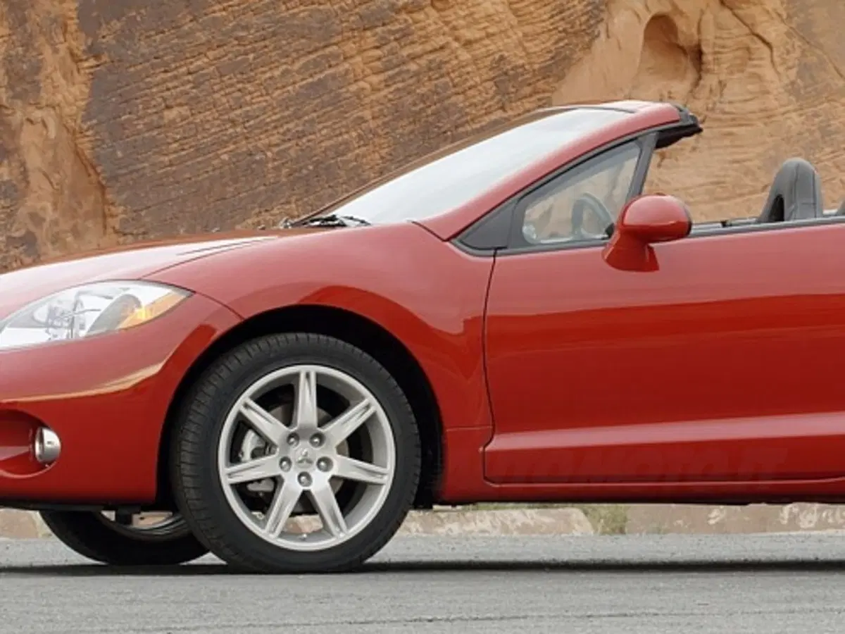 Mitsubishi Eclipse Spyder (4)