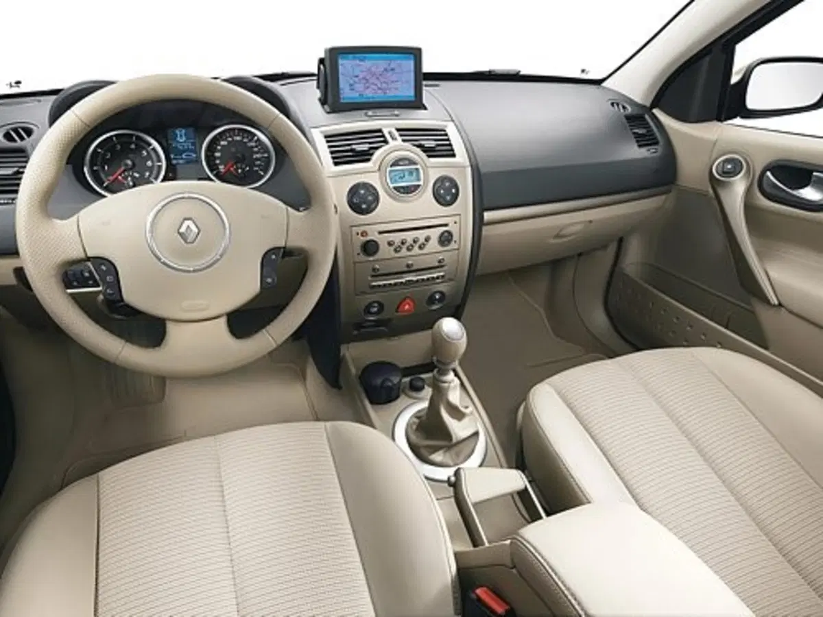 Renault Megane II restyling (7)