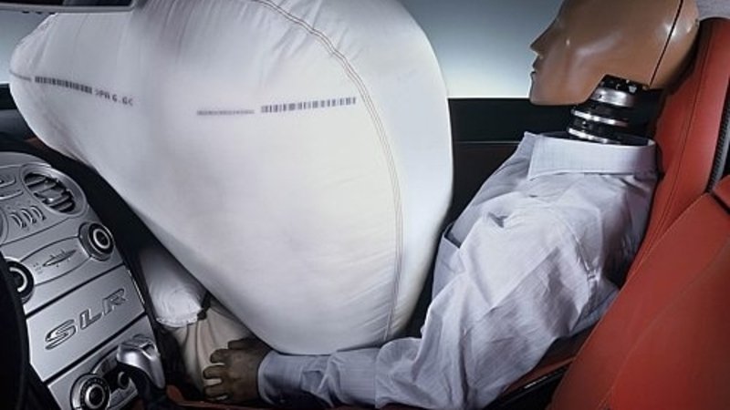 25 anni di airbag Mercedes