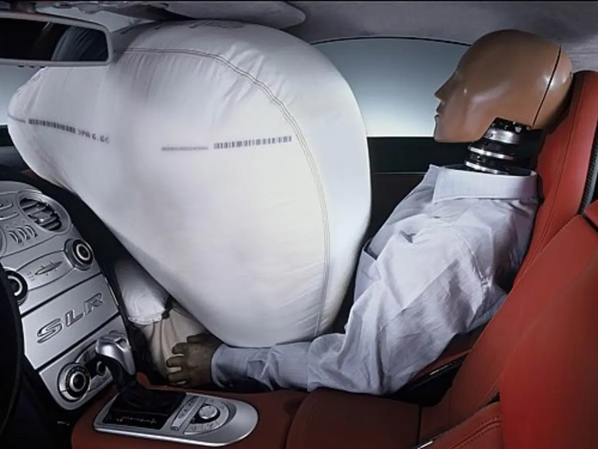 25 anni di airbag Mercedes