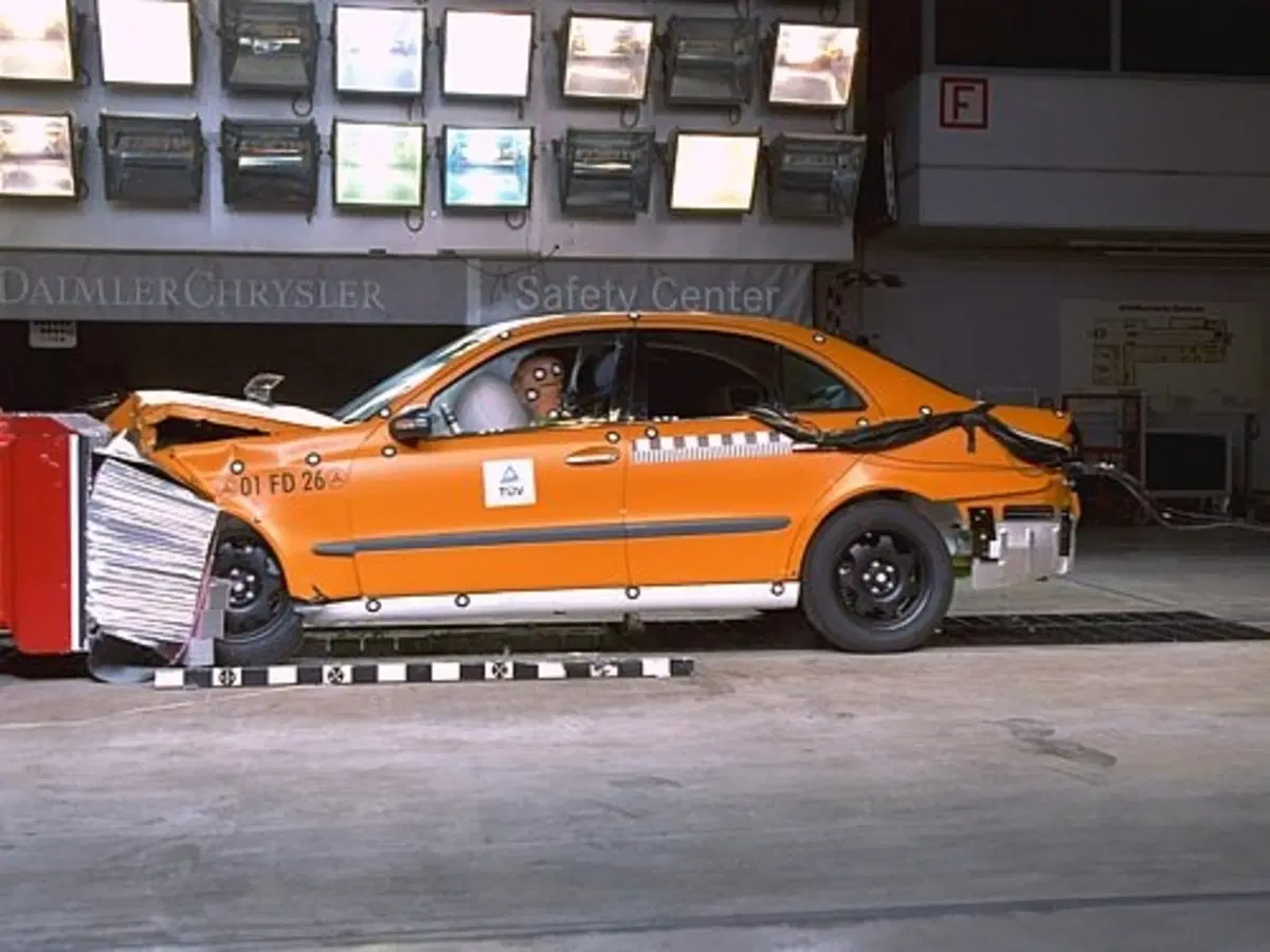 25 anni di airbag Mercedes (3)