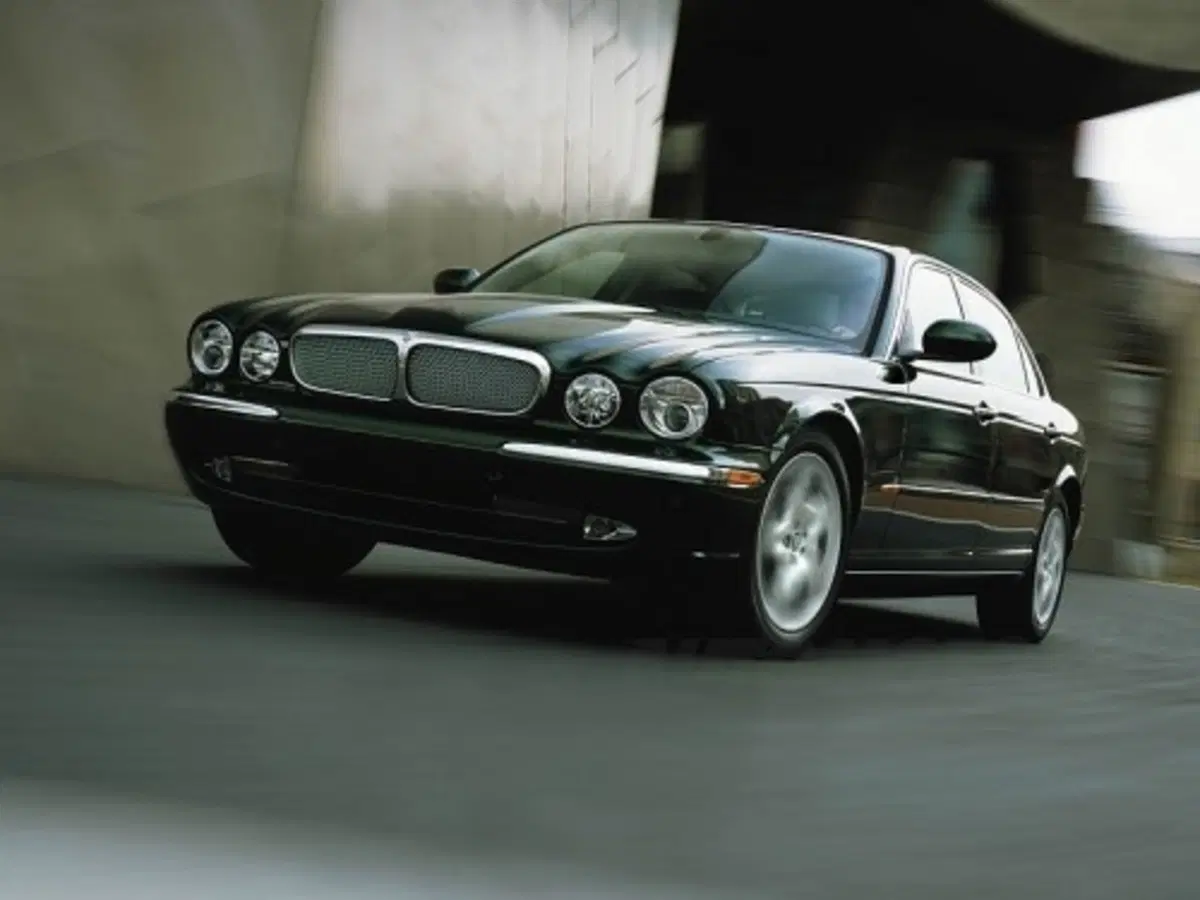 Jaguar XJ LWB Armoured (5)