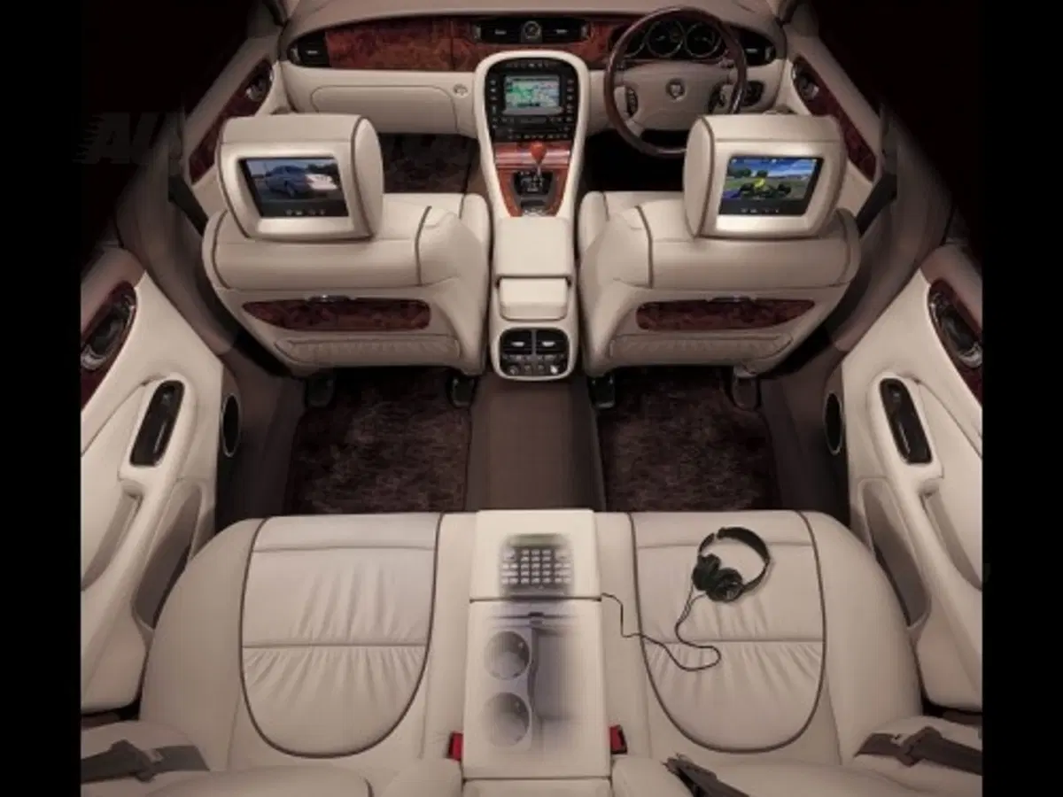Jaguar XJ LWB Armoured (9)