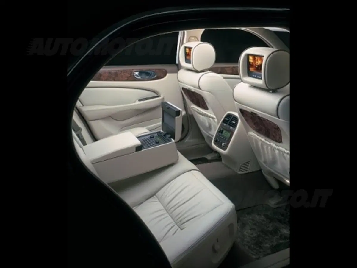 Jaguar XJ LWB Armoured (10)