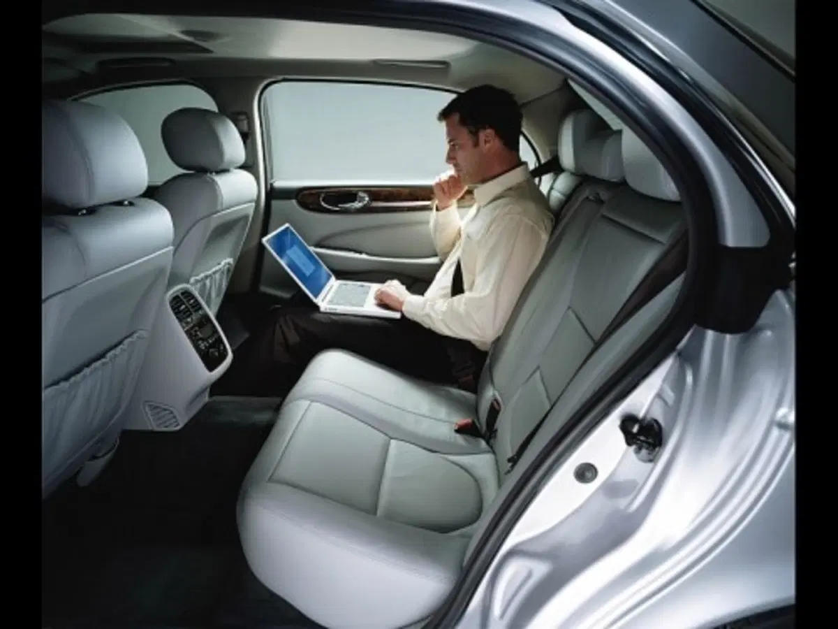 Jaguar XJ LWB Armoured (11)