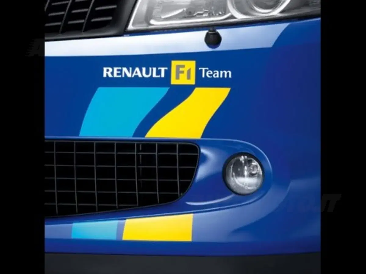 Reanult Megane F1 Team (5)