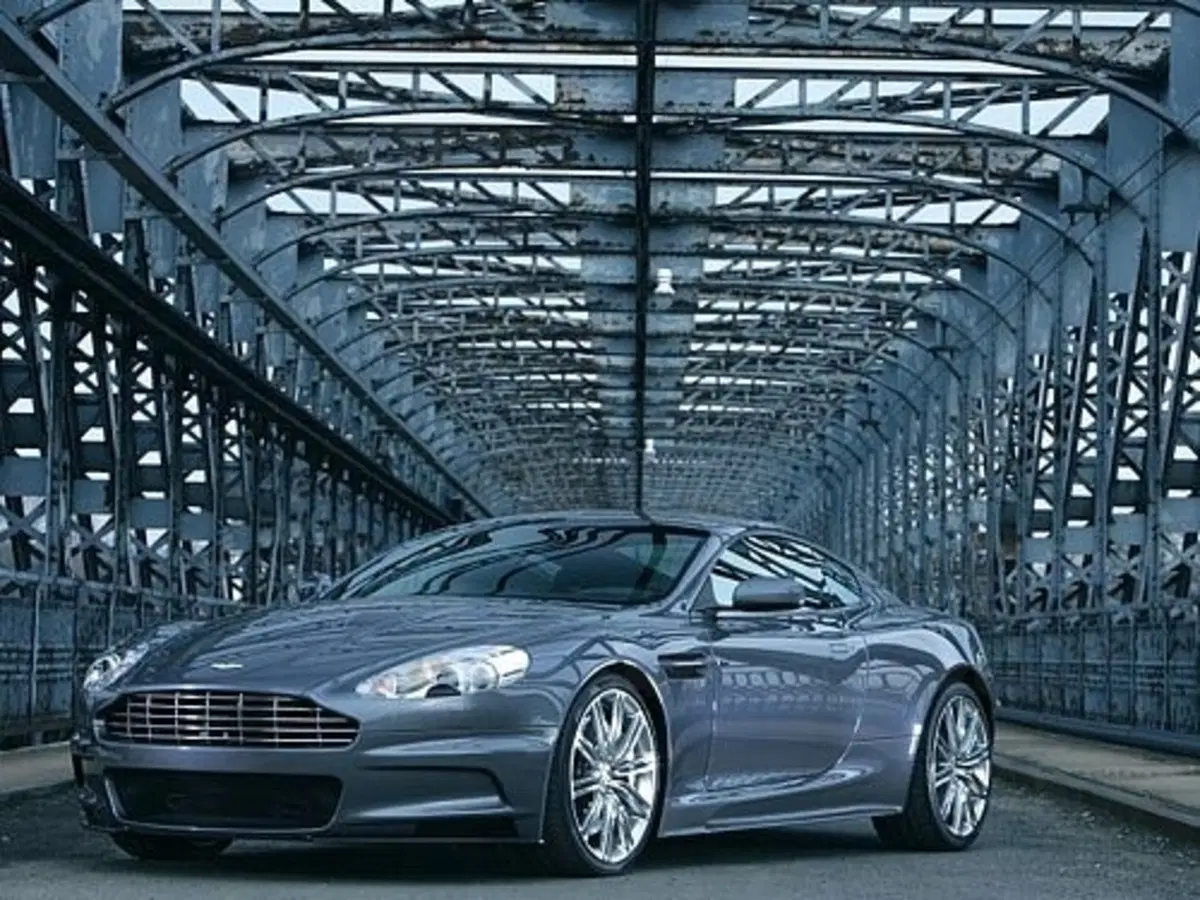 Aston Martin DBS (6)