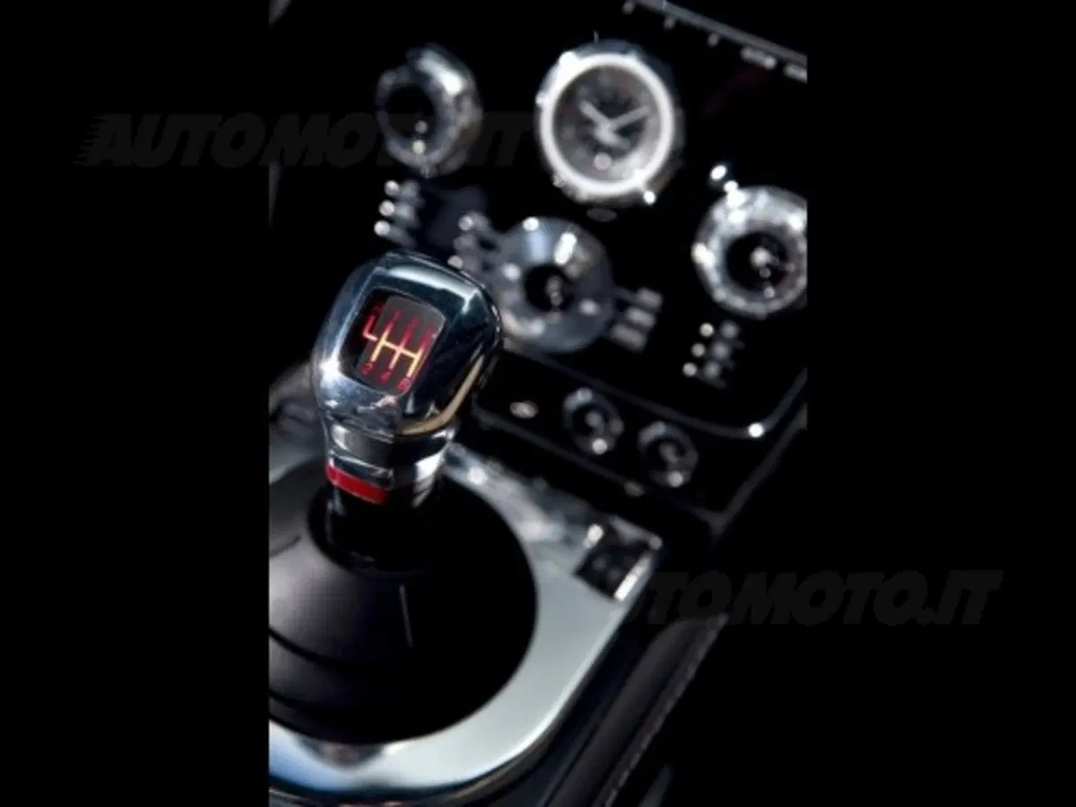 Aston Martin DBS (9)