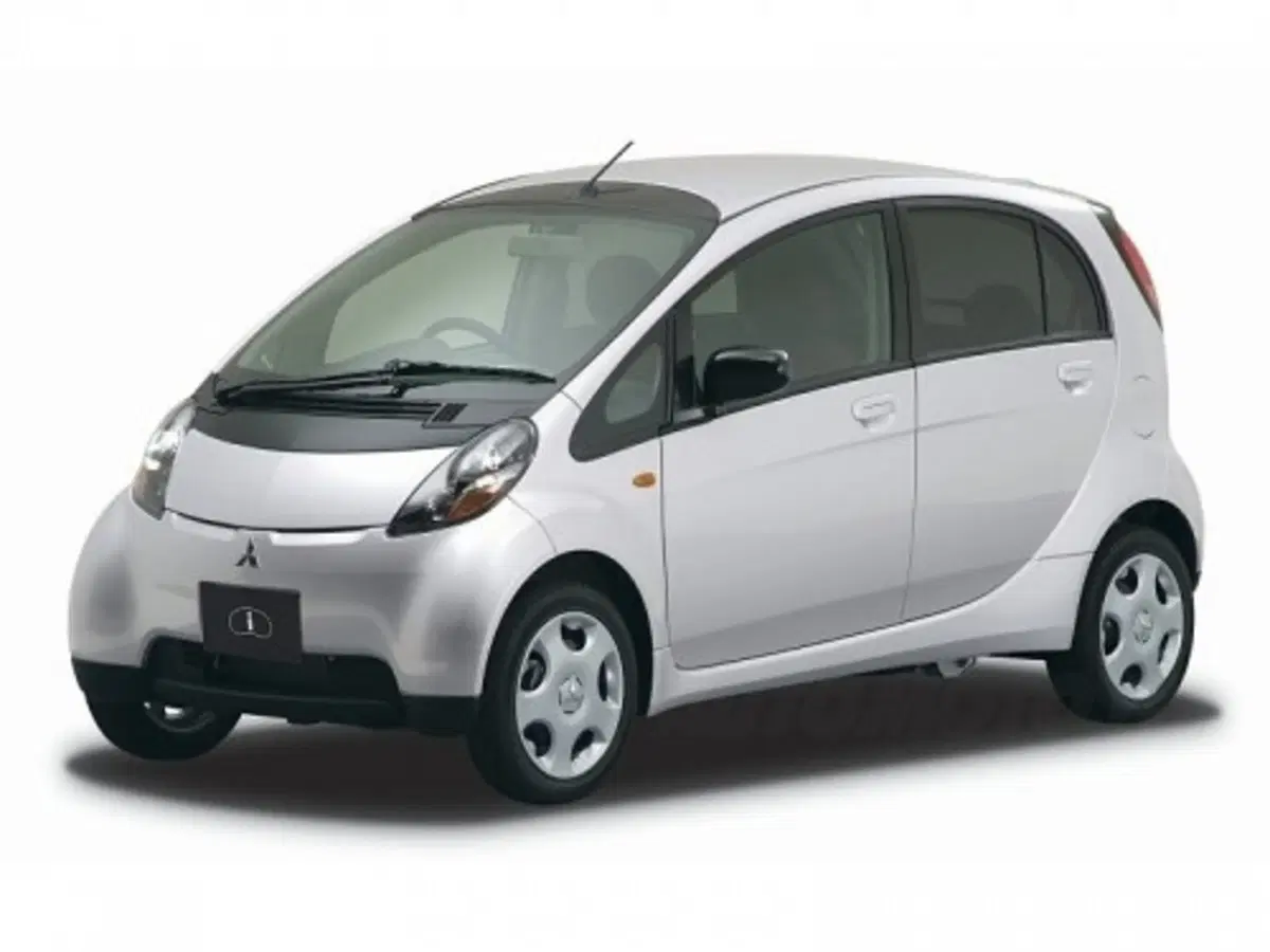 Mitsubishi i (2)