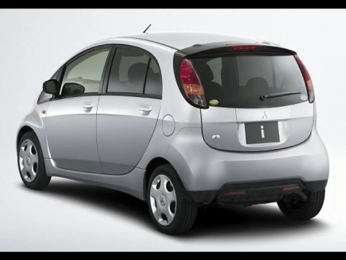Mitsubishi i (3)