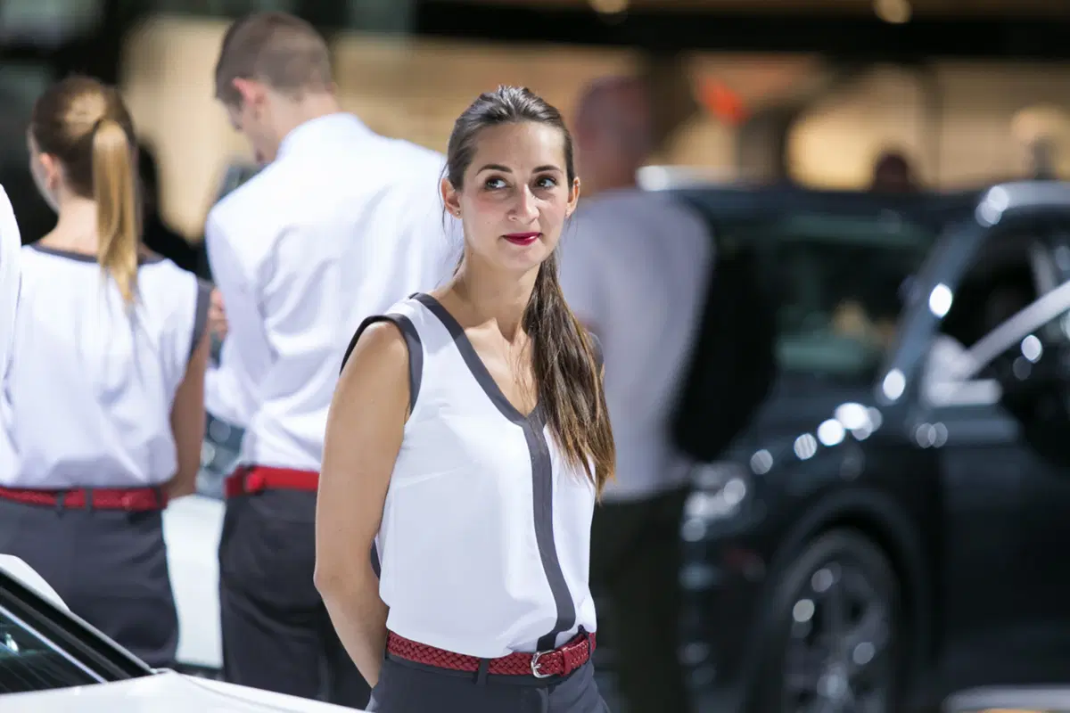 Salone di Parigi 2016: le ragazze più belle (5)