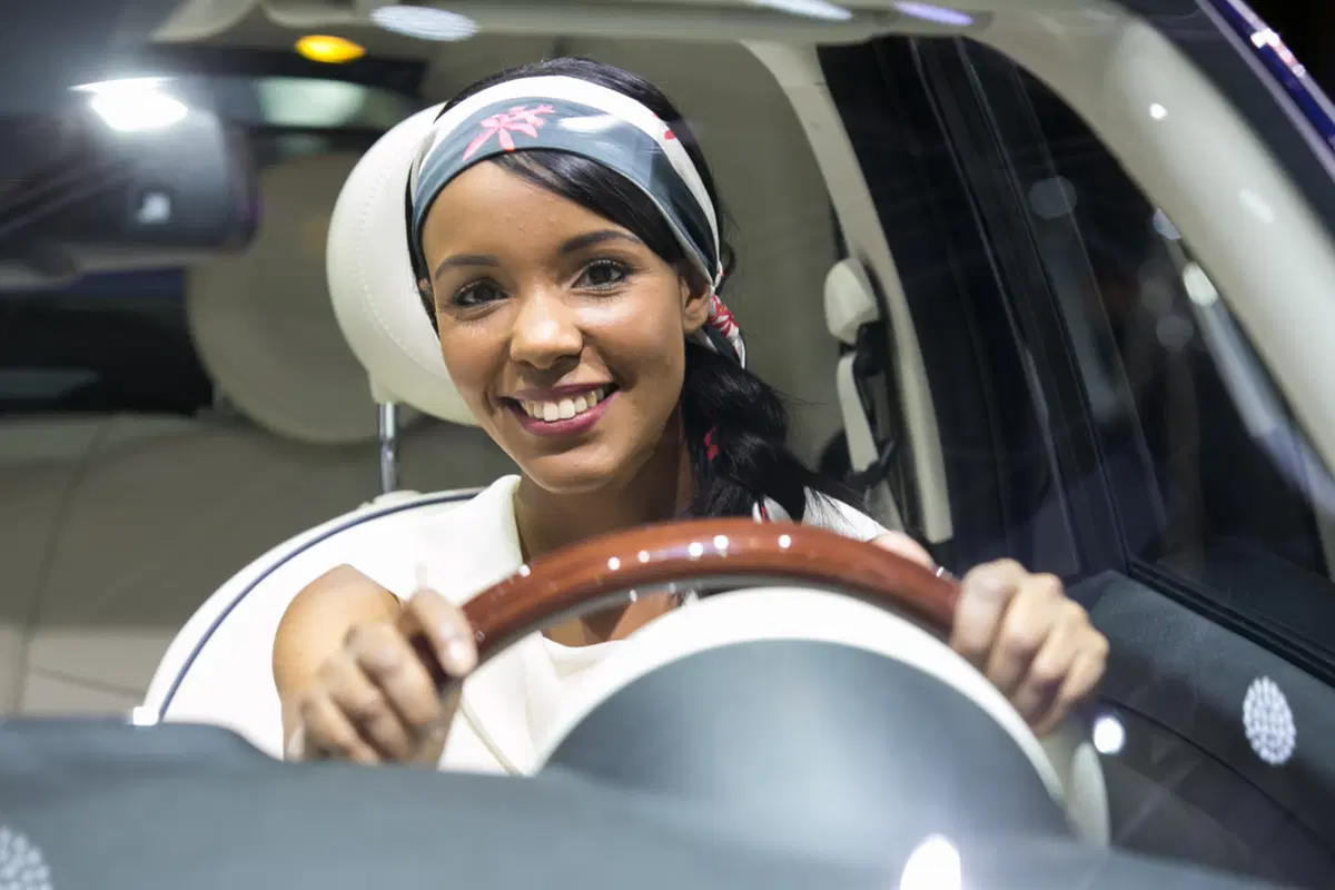 Salone di Parigi 2016: le ragazze più belle (6)
