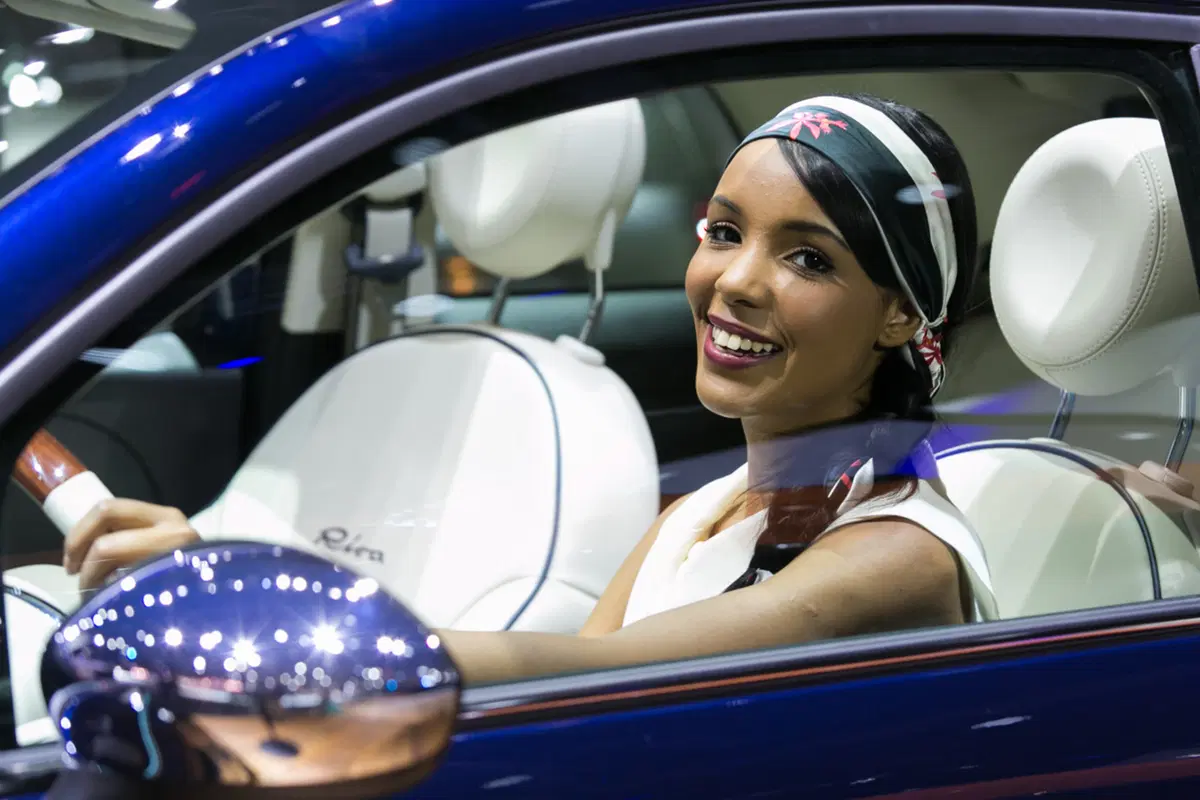 Salone di Parigi 2016: le ragazze più belle (21)