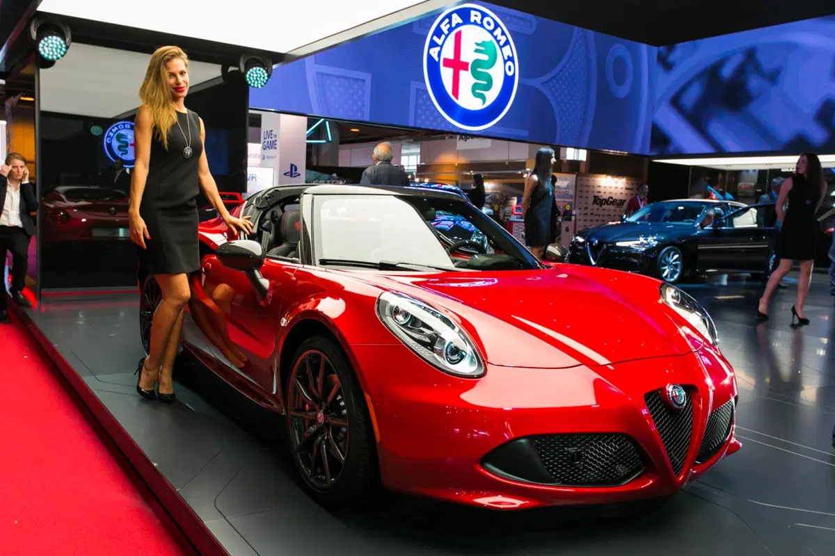 Salone di Parigi 2016: le ragazze più belle (23)