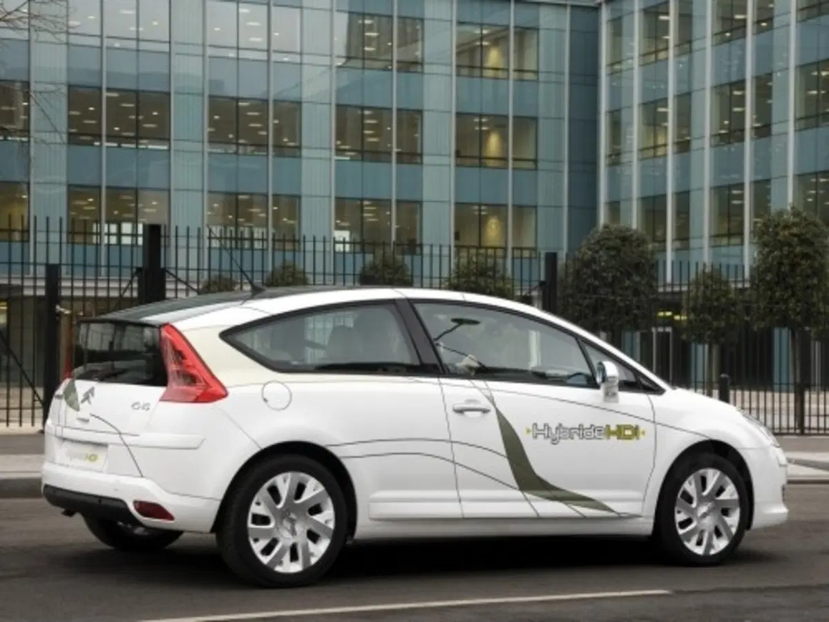 PSA: Diesel Hybrid (6)