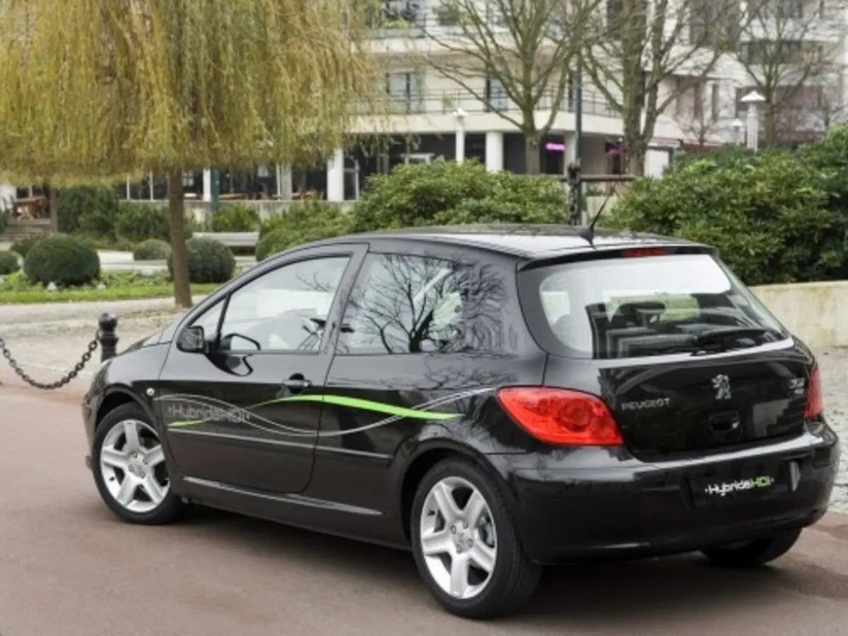 PSA: Diesel Hybrid (11)