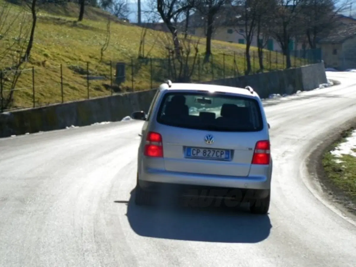 Volkswagen Touran (2)