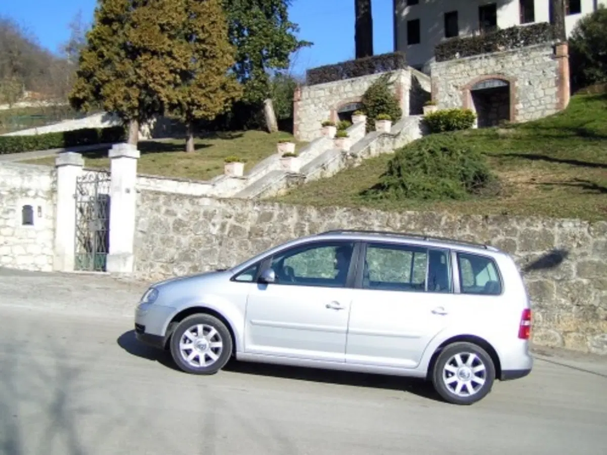 Volkswagen Touran (7)