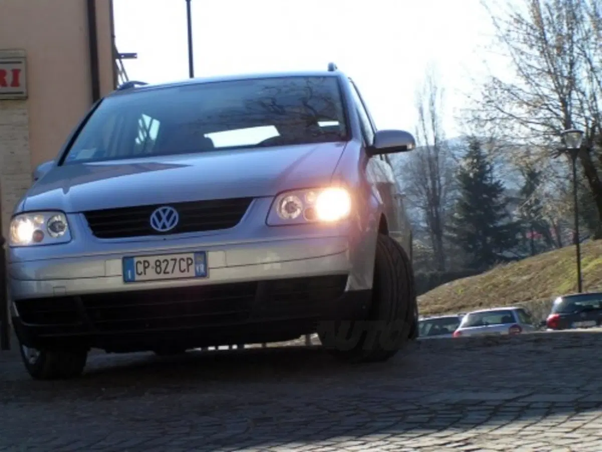 Volkswagen Touran (8)