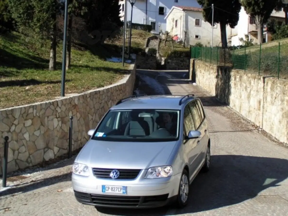 Volkswagen Touran (10)