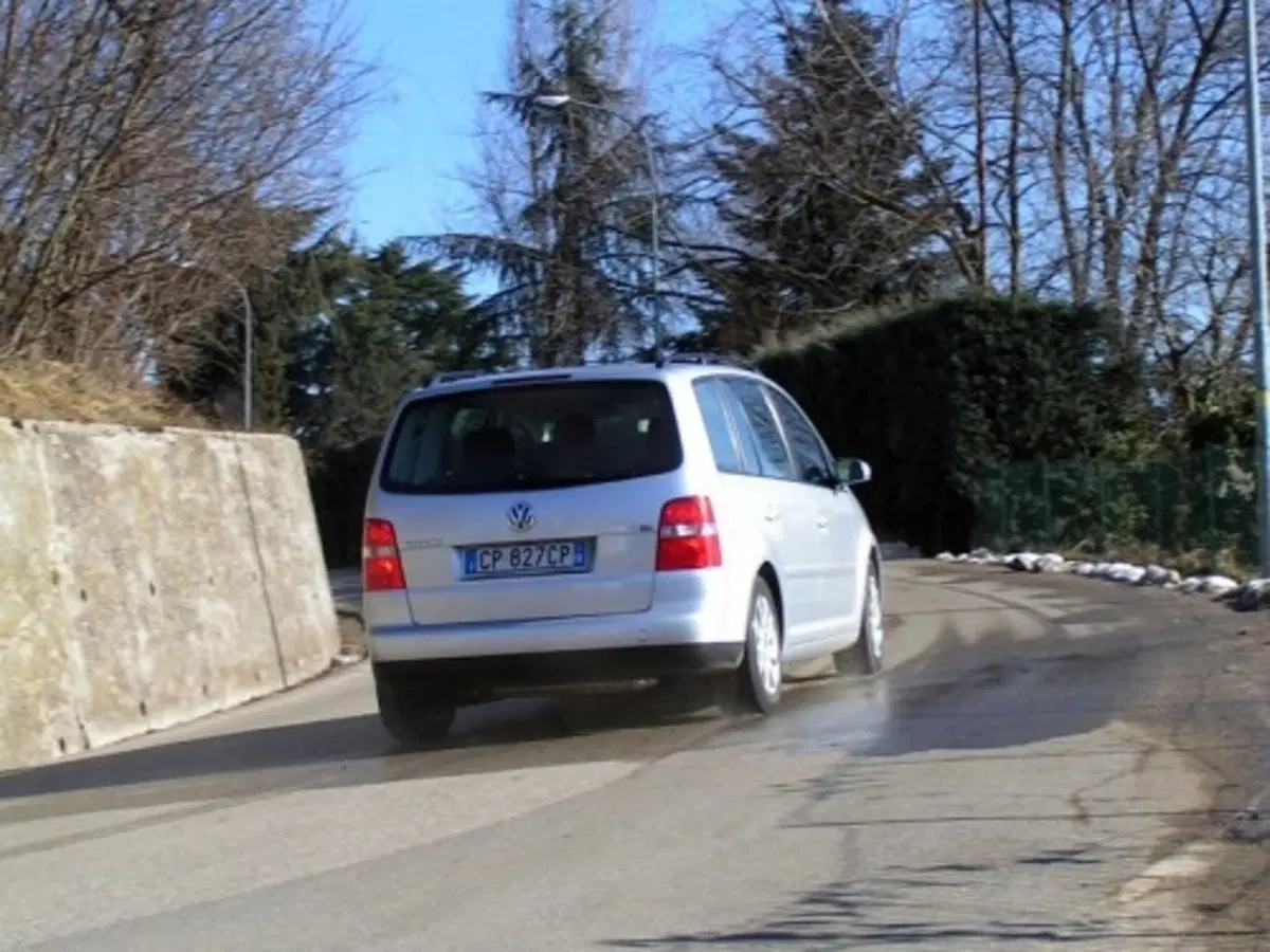 Volkswagen Touran (12)