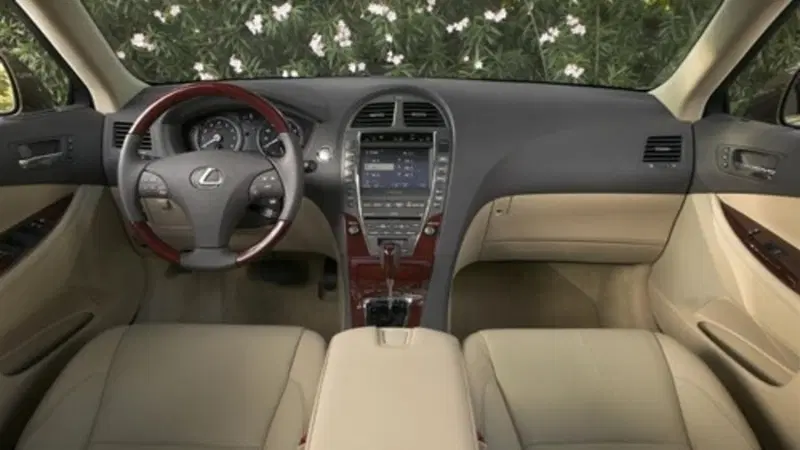 Lexus nuova ES