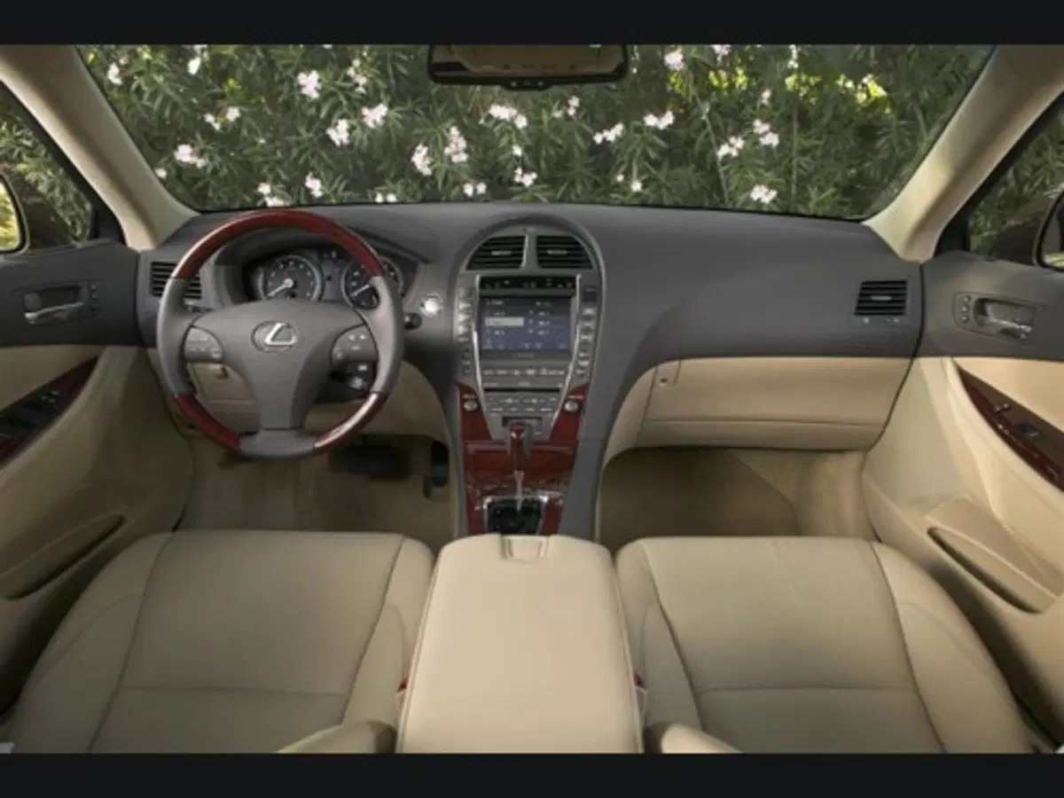 Lexus nuova ES