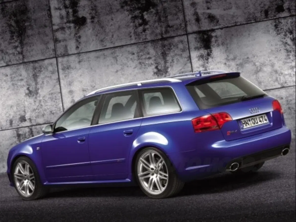 Audi RS4 Avant (6)