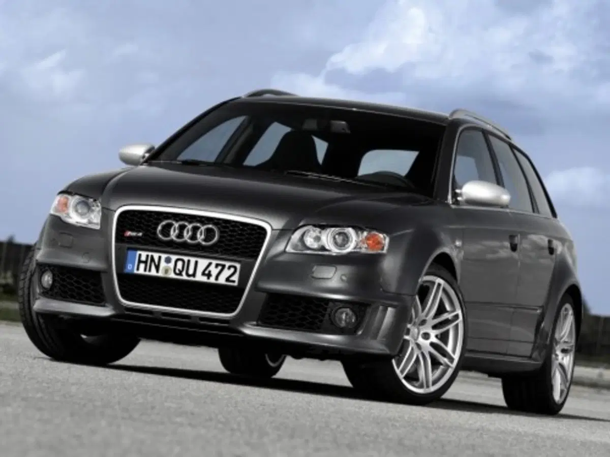 Audi RS4 Avant (8)