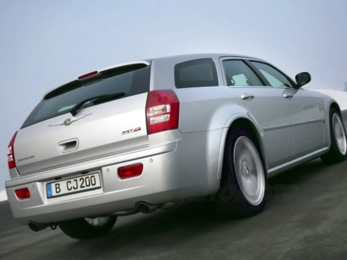 Chrysler 300C SRT-8 (3)