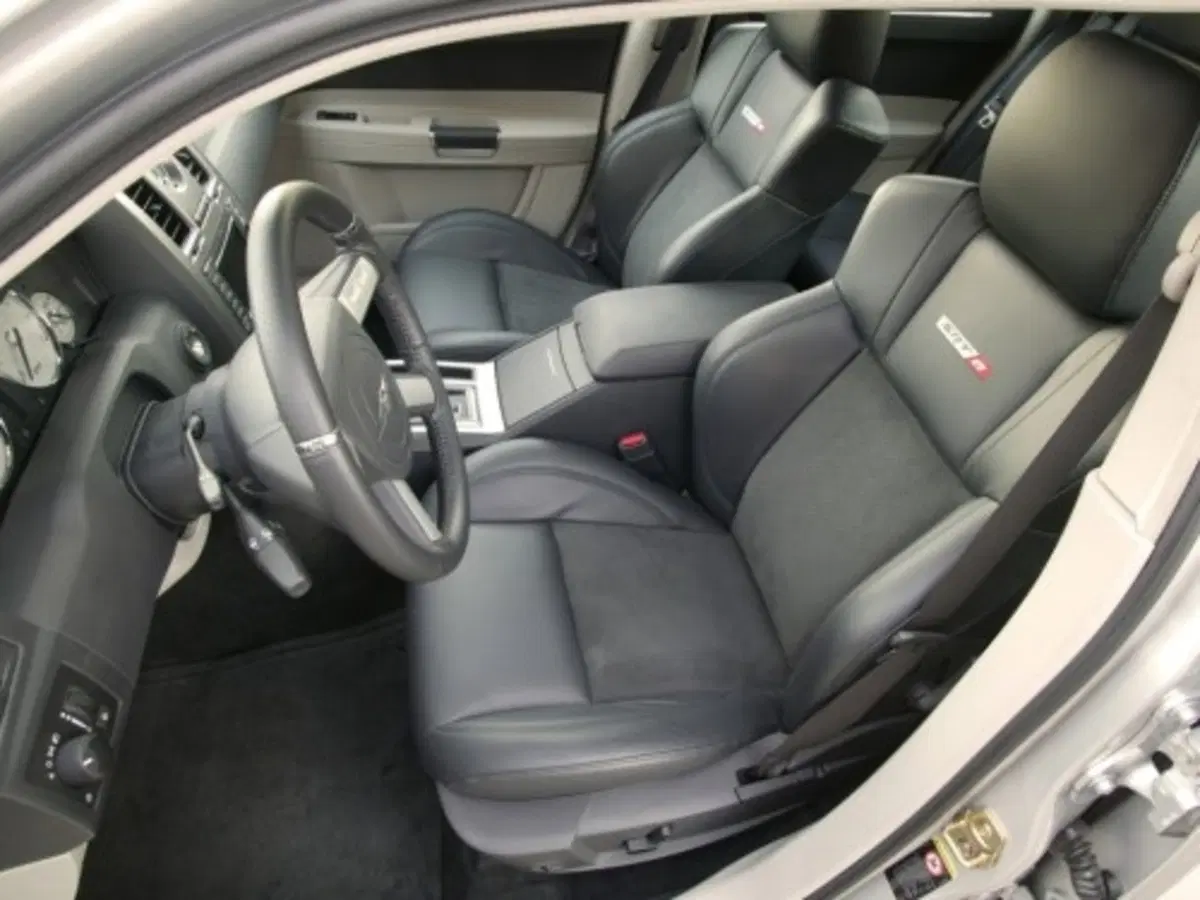 Chrysler 300C SRT-8 (6)