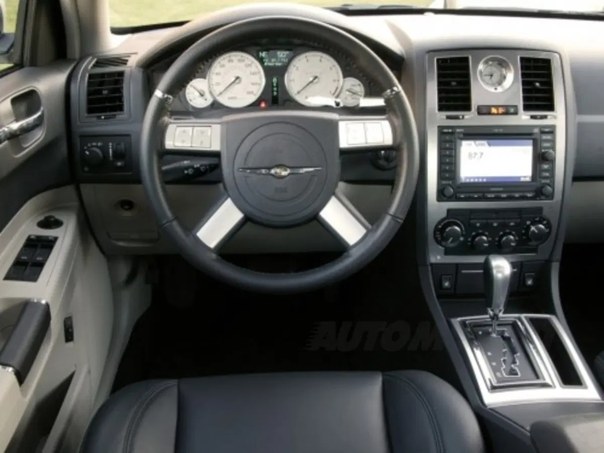 Chrysler 300C SRT-8 (7)