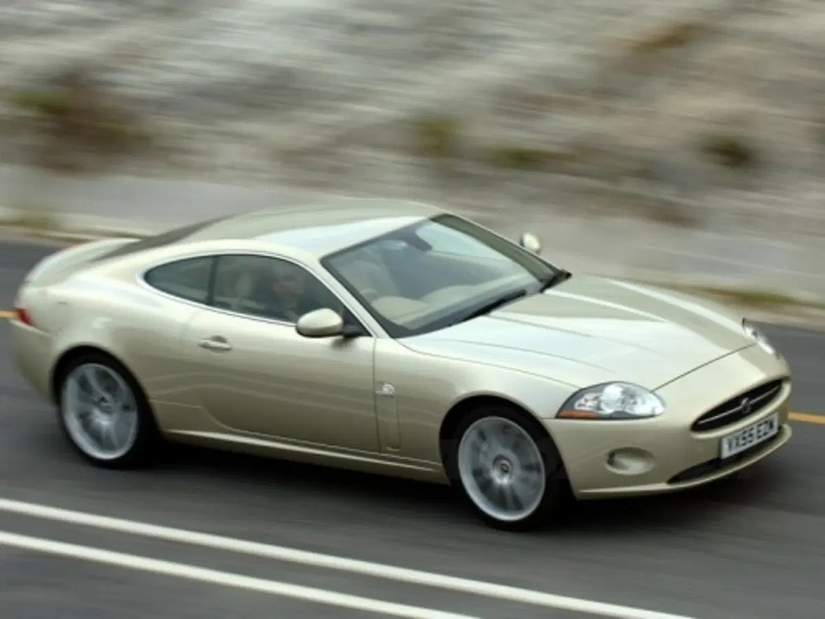 Jaguar XK (2)