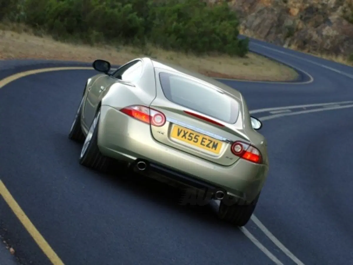 Jaguar XK (4)