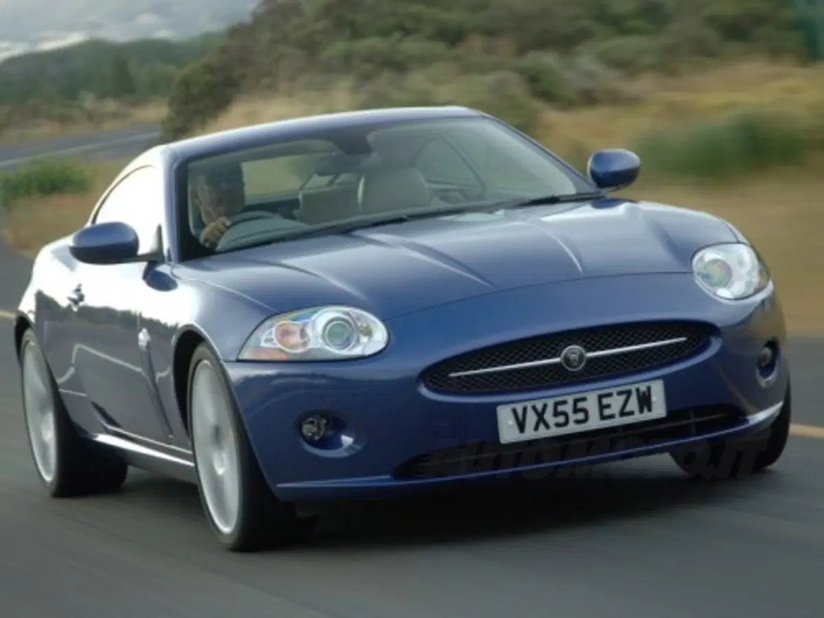 Jaguar XK (5)